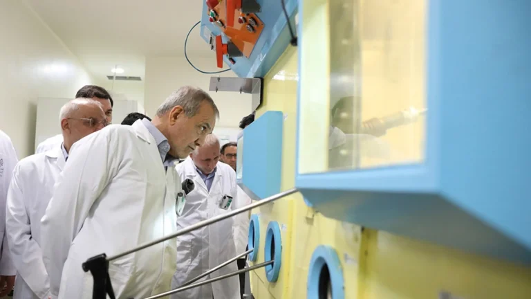 Nucleare, l’Iran si offre di diluire l’uranio arricchito in cambio della rimozione delle sanzioni