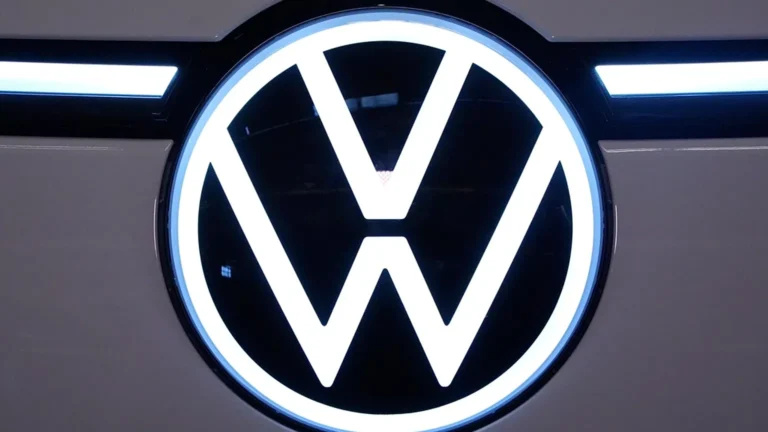 Volkswagen: crollano i profitti del 44 per cento, 50 mila posti di lavoro a rischio