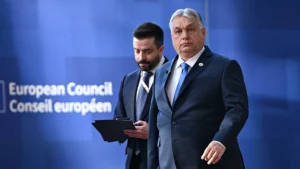 “Nessuno può ricattarci”: i leader Ue criticano il veto di Orbán sul prestito all’Ucraina