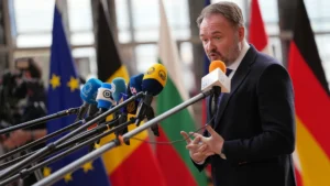 Prezzo del gas in aumento, il commissario Jørgensen ai Paesi Ue: “Ridurre obiettivi di stoccaggio”