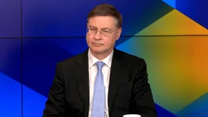 Il commissario Ue Dombrovskis avverte: “L’Europa rischia lo shock da stagflazione”