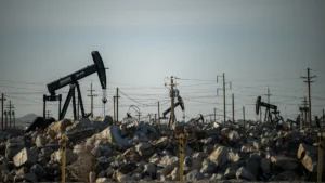 Il petrolio vola a 110 dollari al barile dopo raid israeliani su impianti iraniani