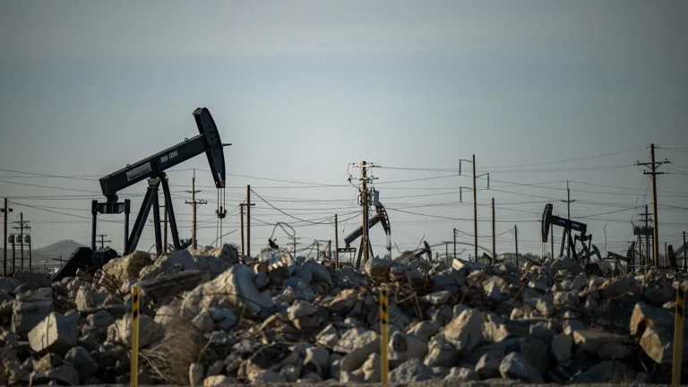 Il petrolio vola a 110 dollari al barile dopo raid israeliani su impianti iraniani