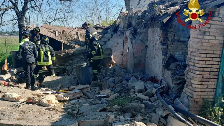 Roma: morti due anarchici nel crollo di un casolare, l’ipotesi è che preparassero una bomba
