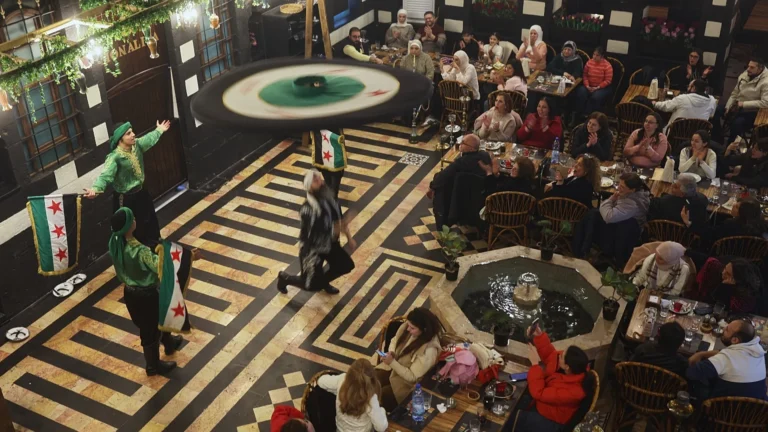 La Siria festeggia la fine del Ramadan tra cambiamento sociale e ansia economica