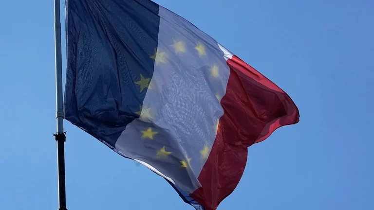 Accordo Ue-Mercosur, scontro sulle lingue: la Francia contro il piano di ratifica solo in inglese