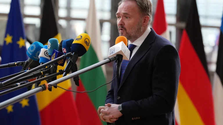 L’Ue invita gli Stati membri a tagliare la domanda di petrolio per prepararsi a scarsezza di idrocarburi di lungo periodo