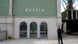 La Commissione europea potrebbe privare la Biennale di Venezia delle sovvenzioni europee per la partecipazione della Russia