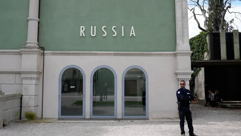 La Commissione europea potrebbe privare la Biennale di Venezia delle sovvenzioni europee per la partecipazione della Russia