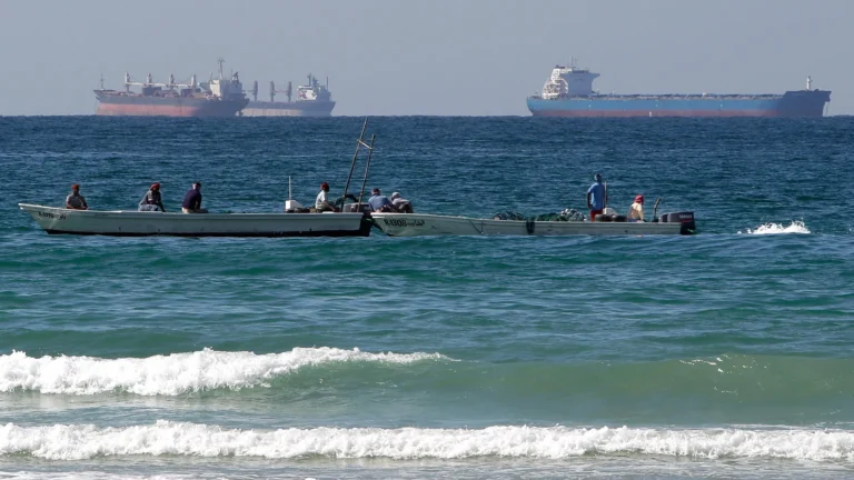 Nuovo attacco con drone a una petroliera mentre crescono le tensioni nello Stretto di Hormuz