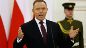 Polonia, il presidente Nawrocki pone il veto al prestito Ue per la difesa da 44 miliardi