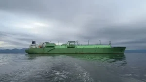 La nave russa Arctic Metagaz si è staccata dal rimorchiatore ed è alla deriva nel Mediterraneo