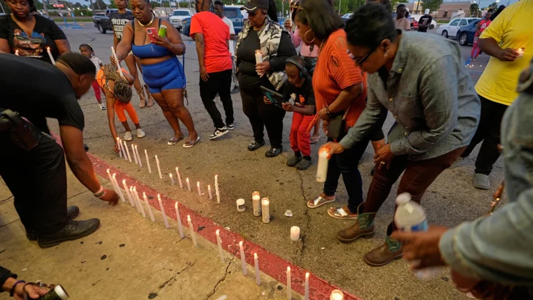 Stati Uniti: braccati anche sul tetto, otto bambini uccisi dal padre nella loro casa