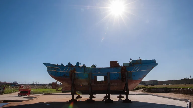 Circa ottanta dispersi dopo un naufragio di migranti nella zona Sar libica