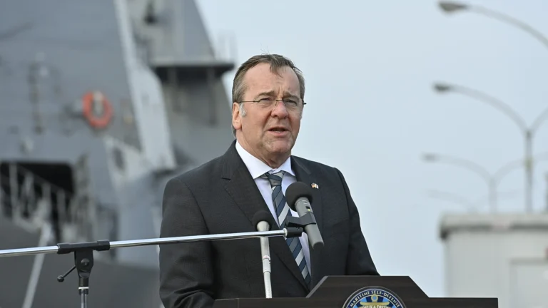 Stretto di Hormuz chiuso: Germania schiera dragamine nel Mediterraneo come misura precauzionale