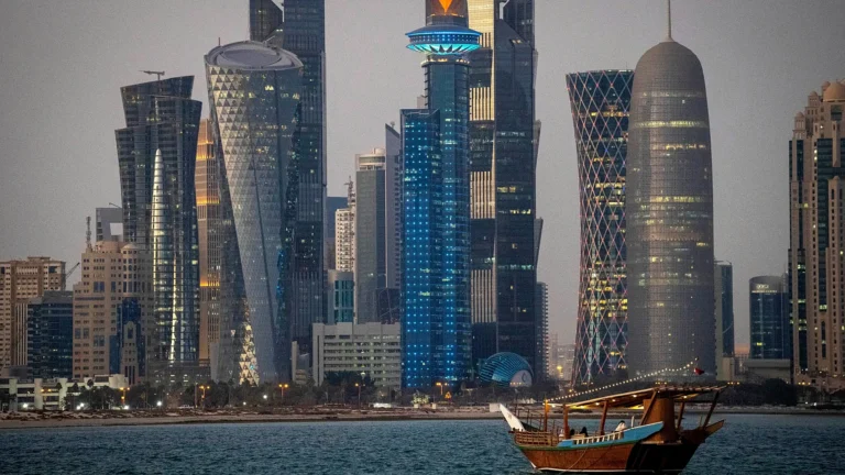 L’Iran colpisce petroliera al largo del Qatar, Pasdaran: apparteneva a Israele