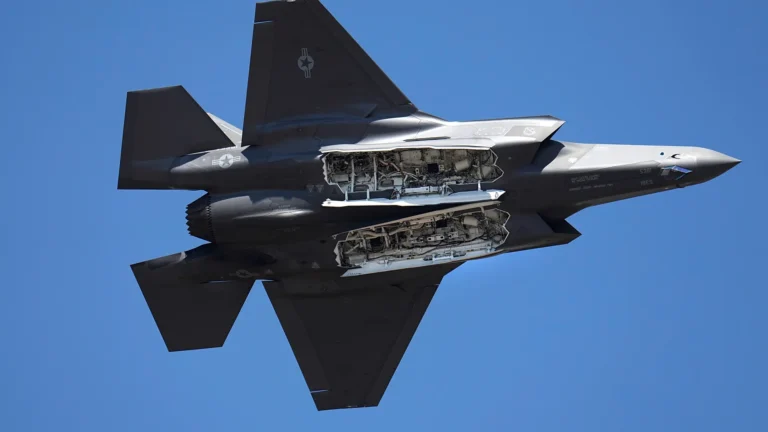 F‑15 abbattuto in Iran: piloti addestrati per sopravvivere, ecco come