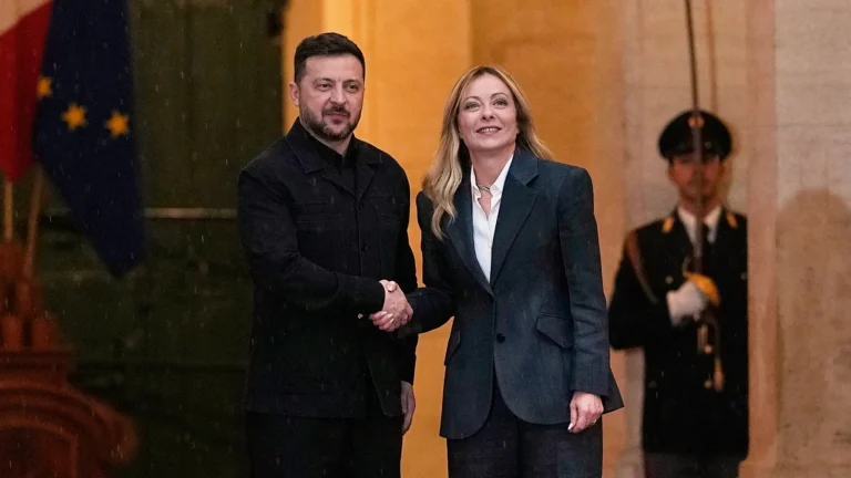 Ucraina, Zelensky in visita a Roma: “Italia interessata a produzione congiunta droni” dice Meloni