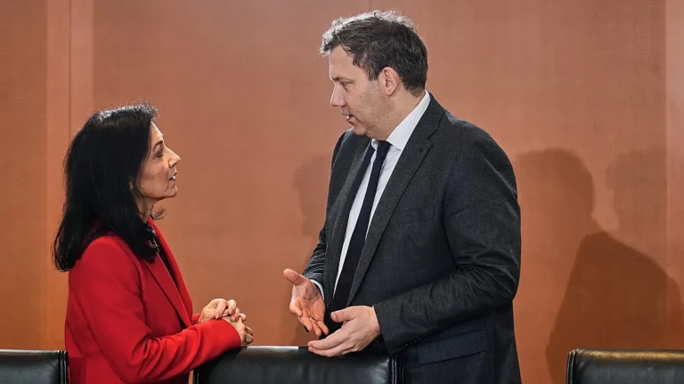 Germania, cresce il prezzo di benzina e gasolio: governo taglia tasse sul carburante