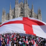 I Patrioti riuniti a Milano spingono per la remigrazione, Salvini contro l’Ue apre al petrolio russo