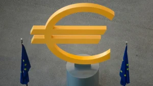 Bce mantiene i tassi al 2% mentre l’inflazione sale e rallenta la crescita dell’Eurozona