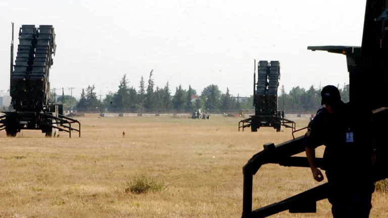 Patriot greci intercettano drone dell’Iran in Arabia Saudita: seconda volta per la difesa Atene-Riad