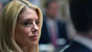 Stati Uniti: Trump licenzia la procuratrice generale Pam Bondi