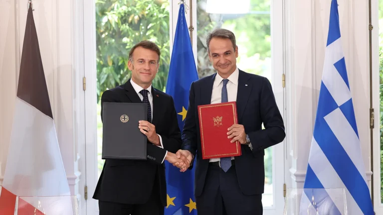 Rapporti Grecia – Francia: Mitsotakis e Macron firmano un nuovo accordo strategico