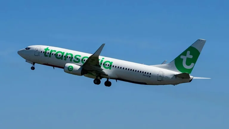 Crisi del carburante aereo: quali compagnie europee cancellano o sospendono voli?