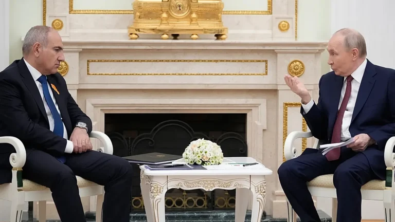 Putin lancia un ultimatum all’Armenia per il rafforzamento dei legami con l’Ue