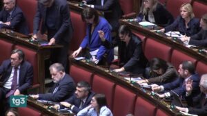 Scontro totale sul Decreto Sicurezza: Piantedosi annuncia modifiche, ma l’opposizione fa muro