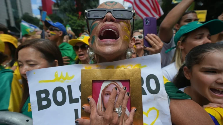 Il Congresso brasiliano vota per ridurre la sentenza dell’ex presidente Bolsonaro per il golpe