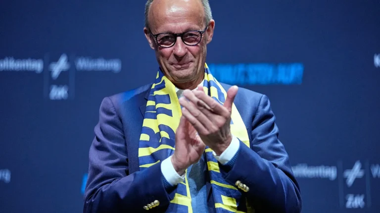 Merz: «Buon colloquio telefonico» con Trump