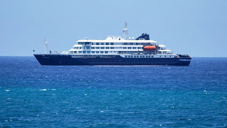 Allerta anti-contagio da Hantavirus alle Canarie per il possibile scalo di una nave da crociera con casi di infezione a bordo