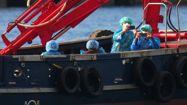 Spagna, braccio di ferro politico che quasi blocca la nave del hantavirus alle Canarie