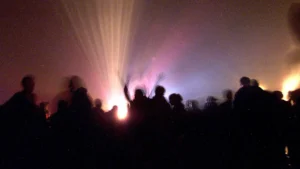 Francia, migliaia di persone a rave illegale in un poligono militare considerato pericoloso
