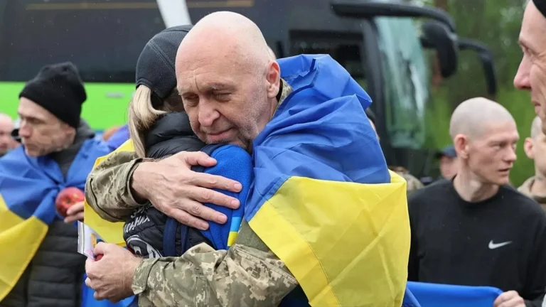 Ucraina e Russia si scambiano 205 prigionieri di guerra ciascuna in un accordo mediato dagli Stati Uniti
