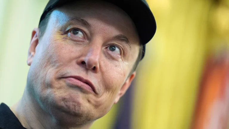 Musk definì Anthropic «malvagia», ora alimenta l’espansione dell’AI del rivale “woke”