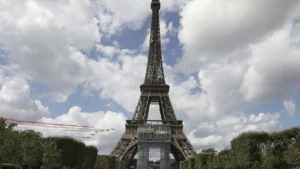 Troncone di scala della Torre Eiffel venduto all’asta per oltre 450 mila euro