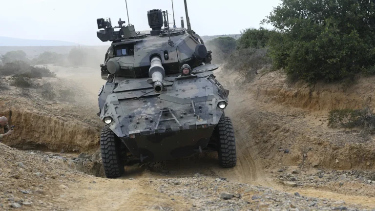 Guerra dei droni in Ucraina: perché la blindo italiana Centauro sta diventando un’arma “ibrida”