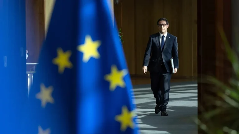 Capo industria Ue: “Fate in modo di non dipendere da un solo Paese per le forniture”