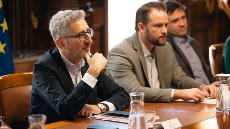 Spagna, nuove polemiche sui fondi Ue: accuse di utilizzo per pensioni e spese sociali