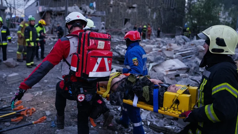 Guerra in Ucraina: salgono a 8 i morti nel raid russo su Kiev, Ue annuncia sei miliardi per i droni