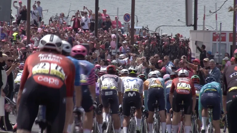 Via al Giro d’Italia: al francese Magnier la prima maglia rosa, storica partenza in Bulgaria