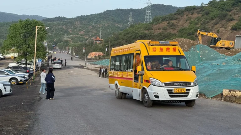 Cina, esplosione in miniera di carbone: almeno 90 morti