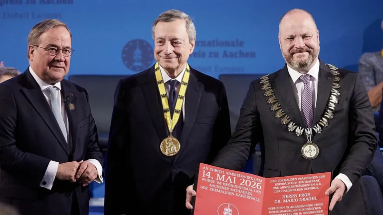 Mario Draghi: “Per la prima volta nella storia moderna siamo soli, insieme”