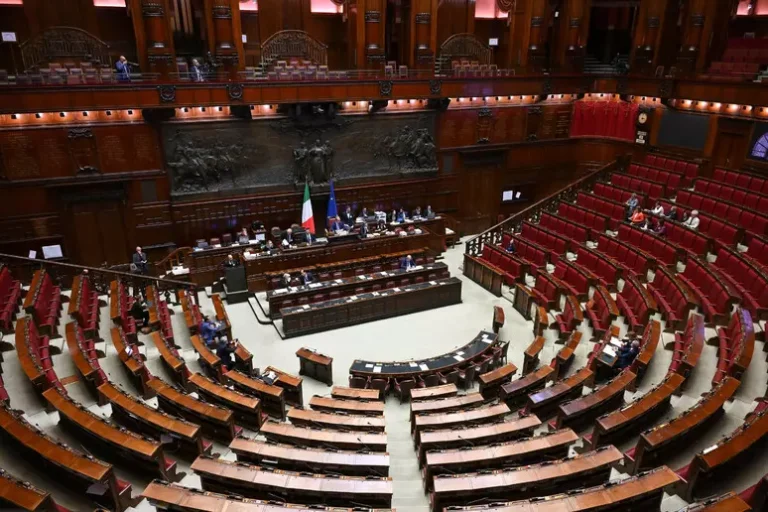 Via libera della Camera alla delega per il riordino della polizia locale, 130 sì