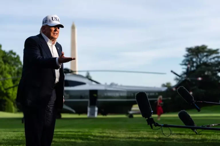 Trump, ‘se l’Iran non fa un accordo passerà momenti molto brutti’