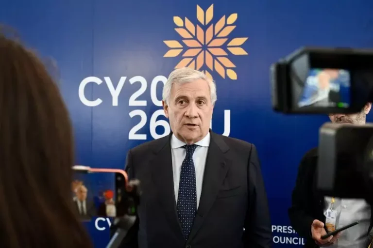 Tajani, ‘condanniamo drone russo in Romania, Mosca si impegni per la pace’