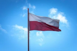 La Polonia smantella la rete di spionaggio del Cremlino: arrestati agenti che spiavano i convogli per l’Ucraina